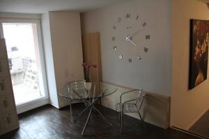 Stay2Night City Center Hostel的休息区