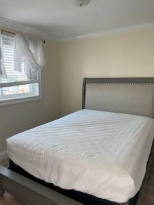 Ένα ή περισσότερα κρεβάτια σε δωμάτιο στο Hampton Beach OCEAN FRONT Condo at the Surf