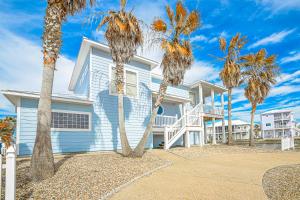 Φωτογραφία από το άλμπουμ του Villa Laguna! STEPS to the pool & lagoon views, with boardwalk to beach σε Port Aransas +52 φωτογραφίες