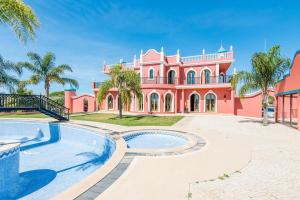 Swimmingpoolen hos eller tæt på Quinta do Galvao - Luxury Villa by HD PROPERTIES