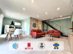 Posezení v ubytování ColorMix 3 étoiles - 95m2 Plein Centre - Ensoleillé Climatisé