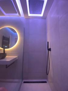 Łazienka w obiekcie MarinesAppartement, Le quai Tropézien marina