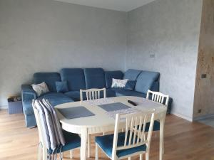 Posezení v ubytování Vieno miegamojo apartamentai + 7 fotografií