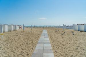 Pláž u hotelu + 51 fotografií