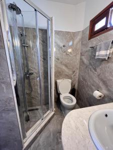 A bathroom at Aphrodite Hotel