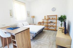 Ένα ή περισσότερα κρεβάτια σε δωμάτιο στο Apartments LORA Susanj #39