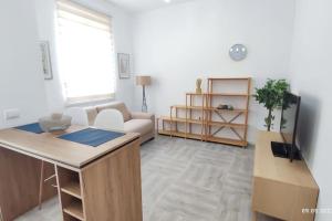 Μια τηλεόραση ή/και κέντρο ψυχαγωγίας στο Apartments LORA Susanj #39
