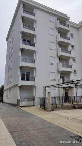 Το κτήριο όπου στεγάζεται  το διαμέρισμα