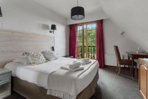 Postel nebo postele na pokoji v ubytování Hôtel Le Romantica