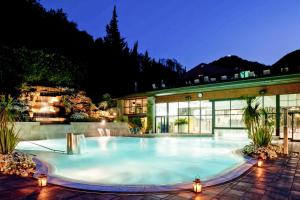 a large swimming pool in front of a building at Ròseo Euroterme in Bagno di Romagna