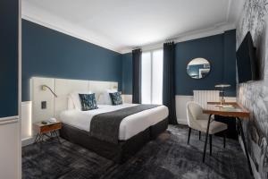 Postel nebo postele na pokoji v ubytování Hôtel le Royal Rive Gauche