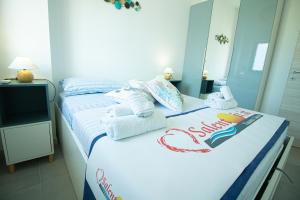 A bed or beds in a room at Appartamenti Craulo