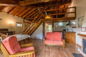 Kuchyňa alebo kuchynka v ubytovaní Apartamentos Rurales Los Picos de Redo