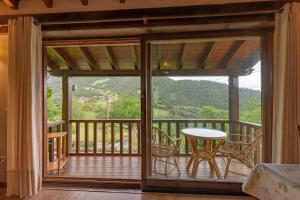 Balkón alebo terasa v ubytovaní Apartamentos Rurales Los Picos de Redo
