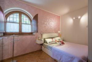 Postel nebo postele na pokoji v ubytování Fortilizio di Campiglia Il Pero + 10 fotografií