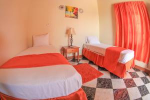 Postel nebo postele na pokoji v ubytování Kaiser Hotel- Negril West End
