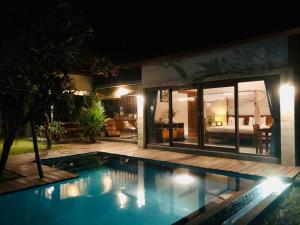 Sundlaugin á Coco Garden Pool Villas eða í nágrenninu