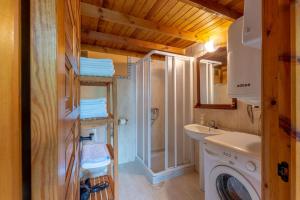 Kúpeľňa v ubytovaní Apartamentos Rurales Los Picos de Redo + 37 fotografií