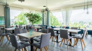 Reštaurácia alebo iné gastronomické zariadenie v ubytovaní Marienhof Apartments