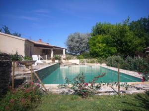 Photo de la galerie de l'établissement Goult (LUBERON) A 150 m de la piste cyclable Maison en campagne avec Gde piscine, à Goult