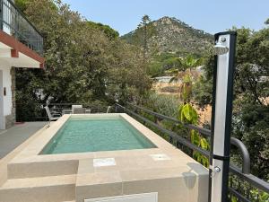 Bazén v ubytování Villa Burriac with Private Pool, Costa Maresme, 20 minutes from Barcelona nebo v jeho okolí