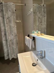 Koupelna v ubytování Hôtel Doré