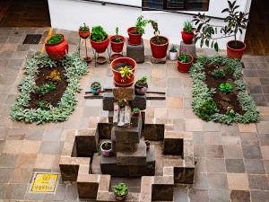 Um jardim em Hotel Santa Maria