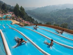 a group of people swimming in a swimming pool at Centro da cidade Amarante in Amarante