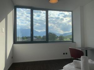 Nespecifikovaný výhled na hory nebo výhled na hory při pohledu z hotelu