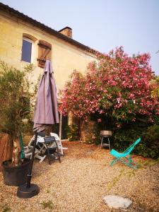 Vonkajšia záhrada v ubytovaní Maison de campagne proche Libourne