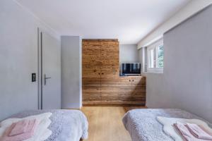 a bedroom with two beds and a window at Lucky Fox in Leukerbad