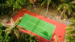 Tenis dan/atau kemudahan skuasy di Barceló San José atau berdekatan