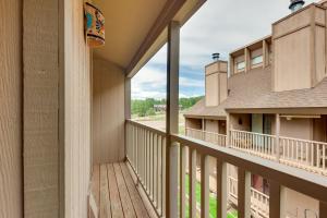 Μπαλκόνι ή βεράντα στο Chic Angel Fire Condo Walk to Ski Resort!