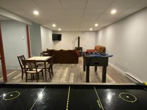 Gallery image of Beautiful Spacious Home w/ Game Room. in Gilford +43 photos
