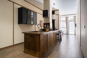 a kitchen with a wooden island in the middle of a room at Apartamento boutique estilo Japonés en El Grao Valencia in Valencia