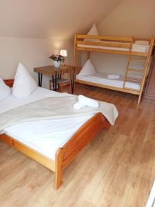 Posteľ alebo postele v izbe v ubytovaní Apartamenty i Pokoje u Doroty