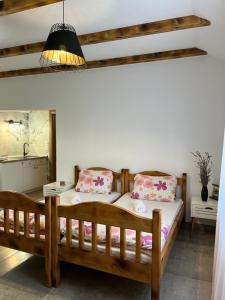 Postel nebo postele na pokoji v ubytování Apartmani Subotic