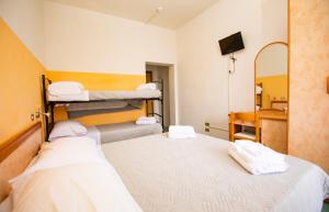 Postel nebo postele na pokoji v ubytování Hotel Montebello Riccione + 28 fotografií