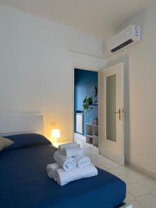 a bedroom with a bed with towels on it at La casetta di Andreina in Sarzana +15 photos