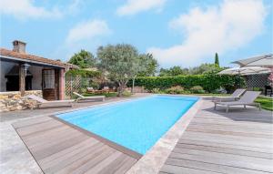 Bazén v ubytování Beautiful Home In Villegly With Kitchen nebo v jeho okolí + 13 fotografií