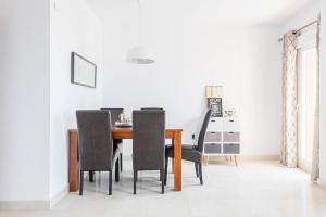Zdjęcie z galerii obiektu Penthouse with Jacuzzi and spectacular Sea Views w mieście Nerja