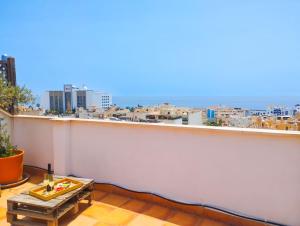 Balkon lub taras w obiekcie Penthouse with Jacuzzi and spectacular Sea Views