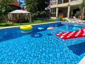 Bassein majutusasutuses Hotel Crown või selle lähedal