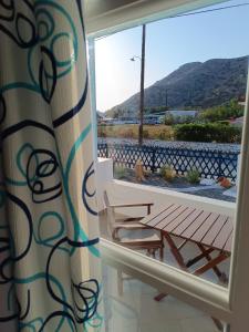 En balkong eller terrasse på ΑΥΡΑ Ενοικιαζόμενα Δωμάτια - AVRA Rooms To Let