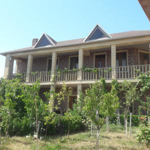 En have udenfor Zagulba-Buzovny House near the Sea 5 minutes walk Загородный Дом