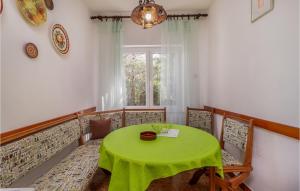 Posedenie v ubytovaní 5 Bedroom Awesome Home In Povile