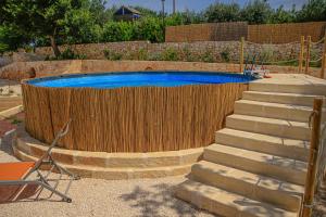 Bazén v ubytování TRULLI OLISTICI nebo v jeho okolí + 64 fotografií
