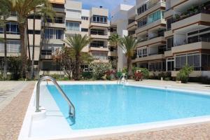 The swimming pool at or close to Acogedor Atlantis