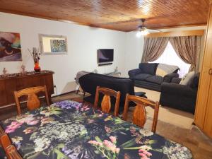 Televisyen dan/atau pusat hiburan di 5@Stock Accommodation