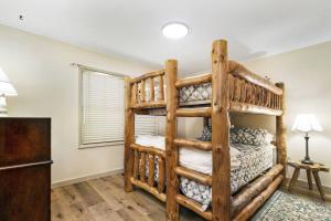 a bedroom with a bunk bed in a room at Knot A Kabin in Pigeon Forge